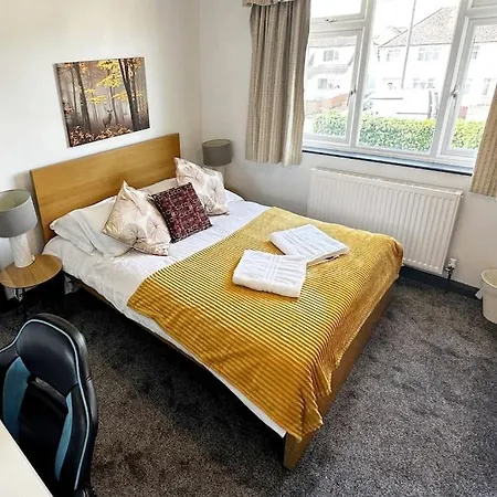 Green Haven Villa: Spacious 4BR Retreat with Hot Tub & Garden Kidlington Exterior photo