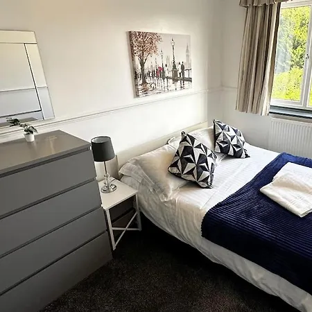 Green Haven Villa: Spacious 4BR Retreat with Hot Tub & Garden Kidlington Exterior photo