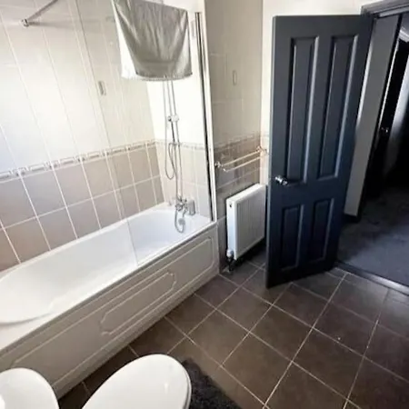 Green Haven Villa: Spacious 4BR Retreat with Hot Tub & Garden Kidlington Exterior photo
