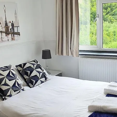 Green Haven Villa: Spacious 4BR Retreat with Hot Tub & Garden Kidlington Exterior photo