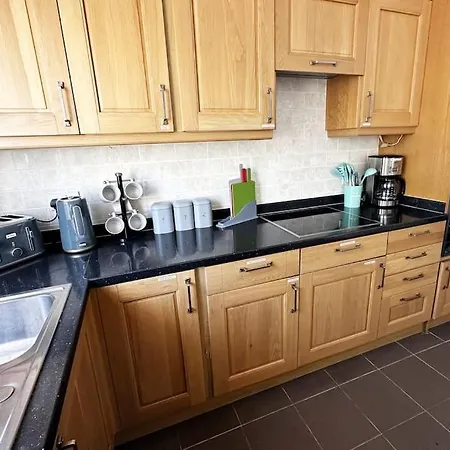 Green Haven Villa: Spacious 4BR Retreat with Hot Tub & Garden Kidlington Exterior photo