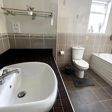 Green Haven Villa: Spacious 4BR Retreat with Hot Tub & Garden Kidlington Exterior photo