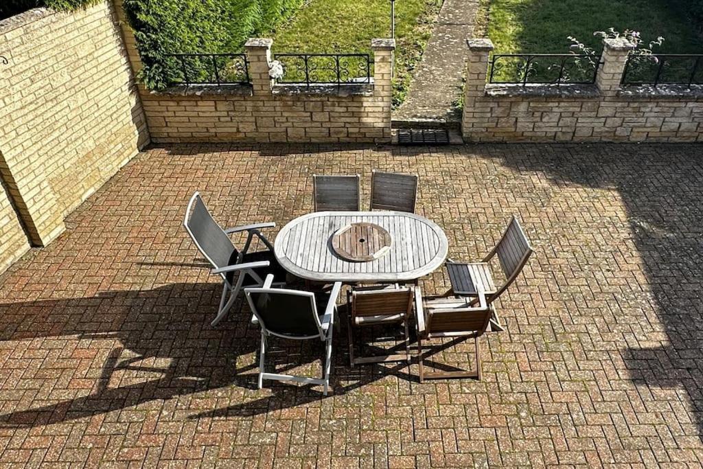 Haven Villa: Spacious 4br Retreat With Hot Tub & Garden Holiday home *